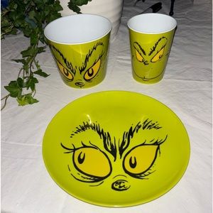 Grinch Tableware Set.